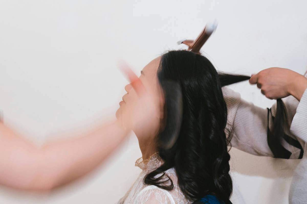 Why Your Simple Hair Tie Is the Secret Weapon for Stylish Hair Scarves (And How to Use It Right)