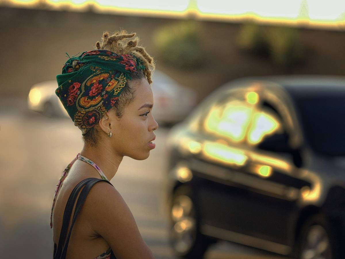 Comparison of practical hair cover styles on diverse hair textures