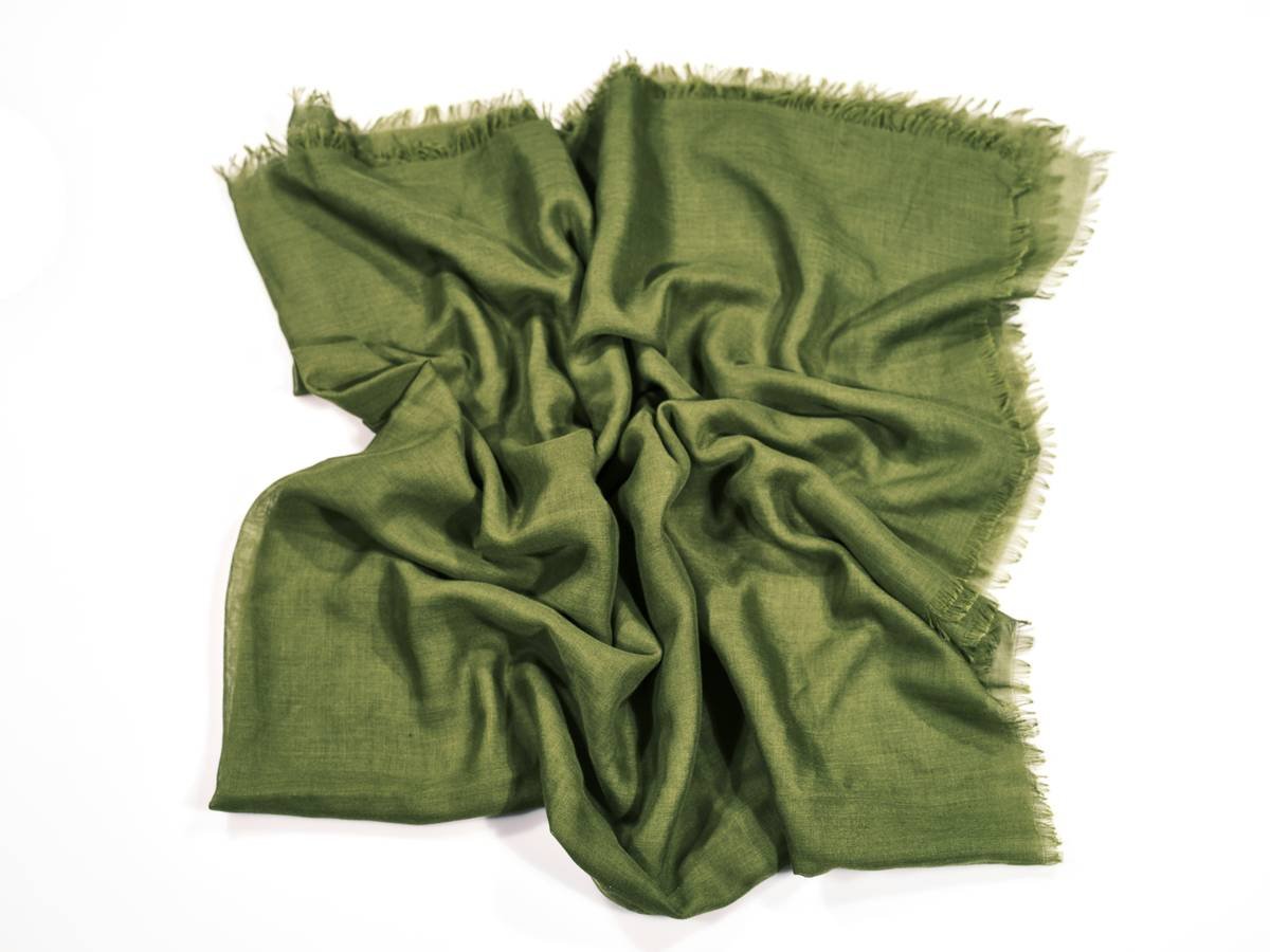 Woman wearing a functional headscarf in soft cotton blend for everyday wear